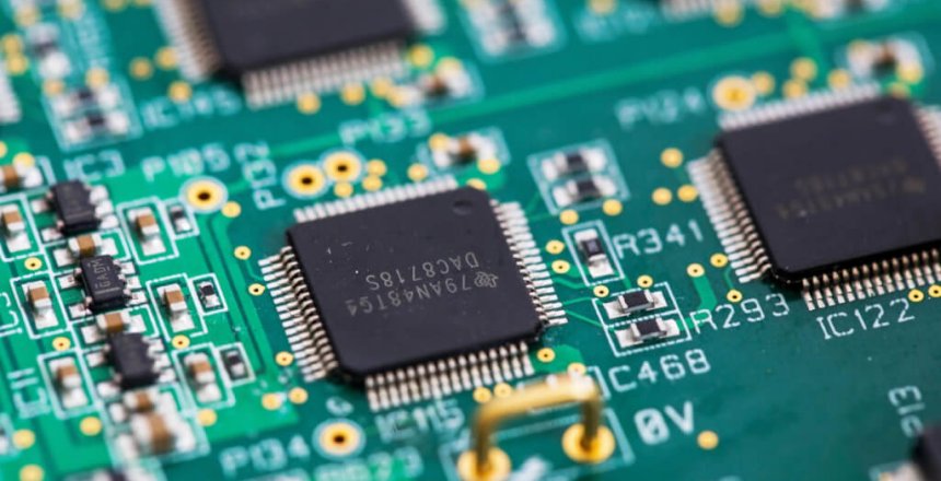 An image of surface mounted chips demonstrating the ongoing chip shortage